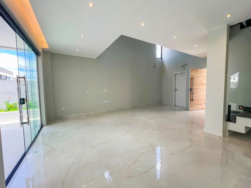 Casa no Jardins do Lago com 4 suítes - Coqueiro, Belém - PA