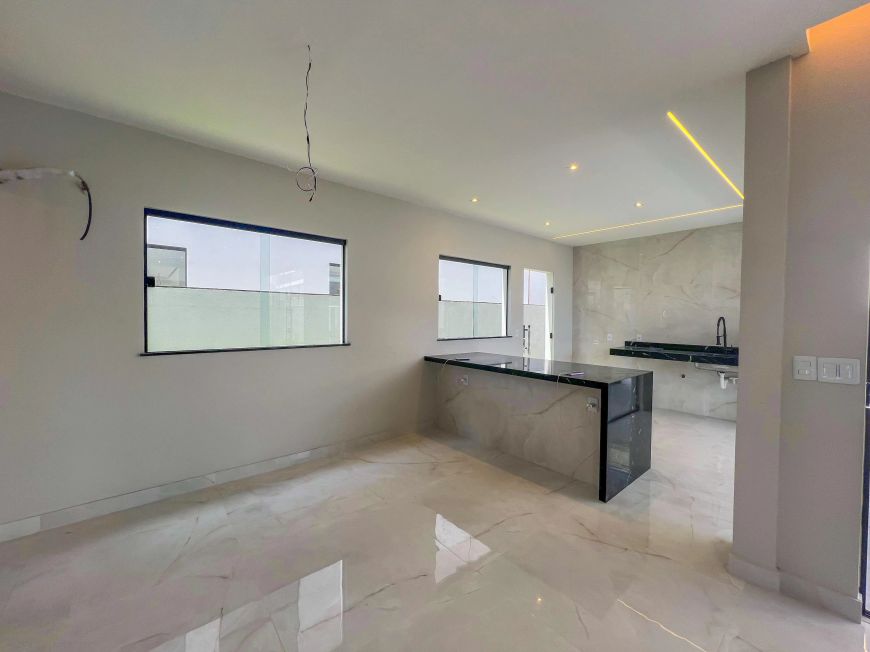 Casa no Jardins do Lago com 4 suítes - Coqueiro, Belém - PA