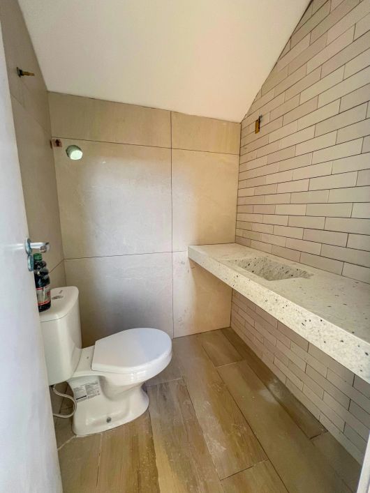 Casa no Jardins do Lago com 4 suítes - Coqueiro, Belém - PA