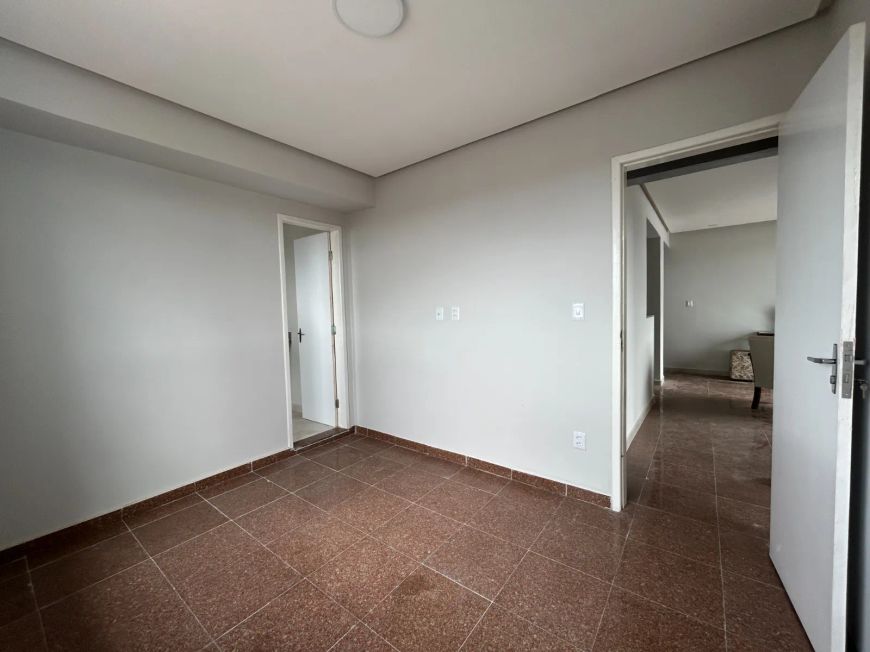 VENDO APARTAMENTO 2\4 NO EDIFÍCIO GODOY