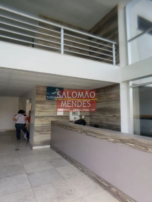 32 m², toda em porcelanato, janelões em vidro temperado com ótima luz