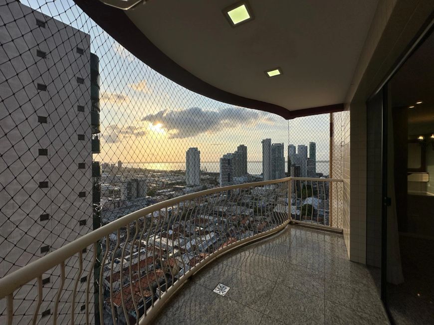 Apartamento a venda no Ed. Village Classic possui 125m² com 3 suítes no Umarizal - Belém - PA