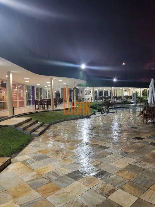 Um Lugar Imóveis vende um lote no condomínio Residencial Alphaville, localizado na Av. Jader Barbalh
