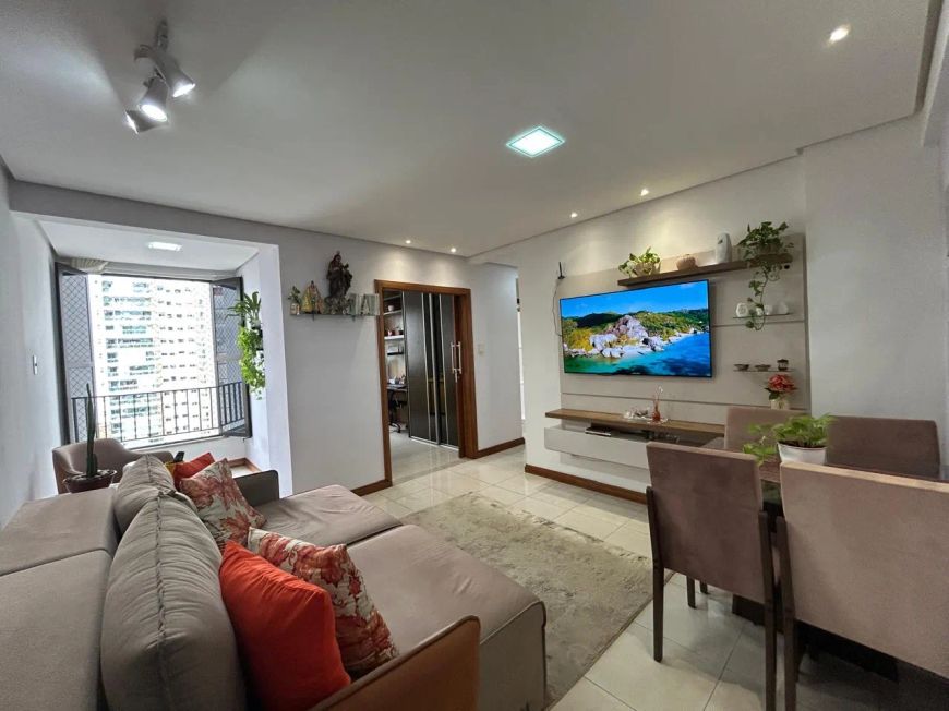 Apartamento no Edifício Piatã Semi mobiliado para venda, com 74 m2, duas vagas de garagem.
