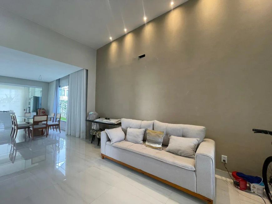 Eliane Franco Vende Casa Térrea no Jardins do Lago R$ 1.000.000,00.
