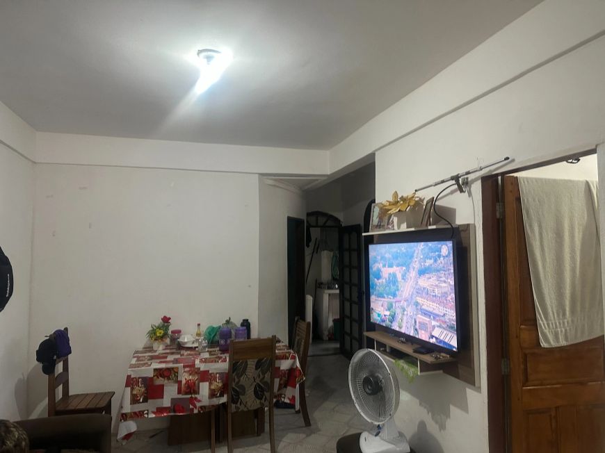 Anadilson Casa com dois pavimentos separados, contendo: 4/4 sendo 2 suítes, sala, cozinha