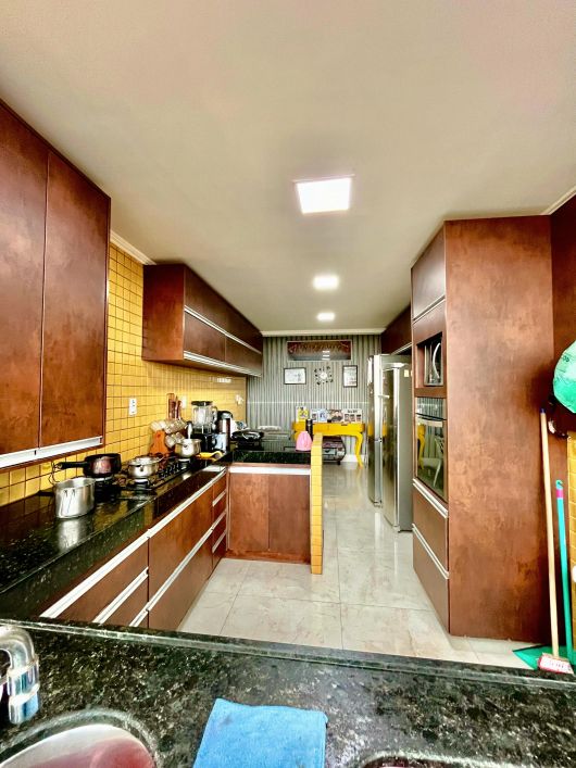 Ed. Chopin - Vendo apartamento com 3 suítes em Batista Campos - Belém.