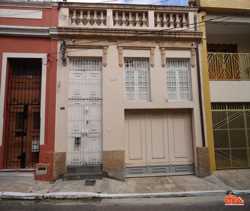 Casa a venda com 5 dormitórios