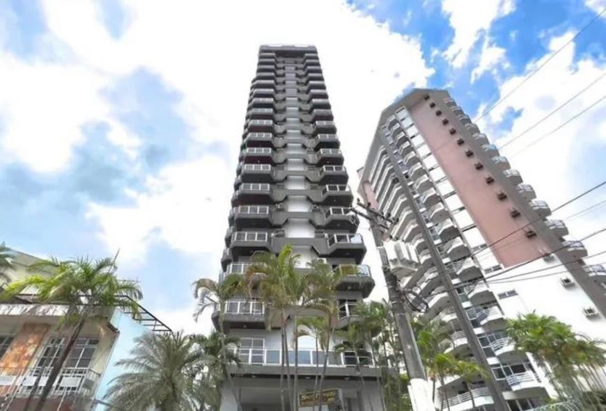 Vendo apartamento no ed. Monte Parnazzo com 190 Mt2, 3 Suites, 4 vgs de garagem