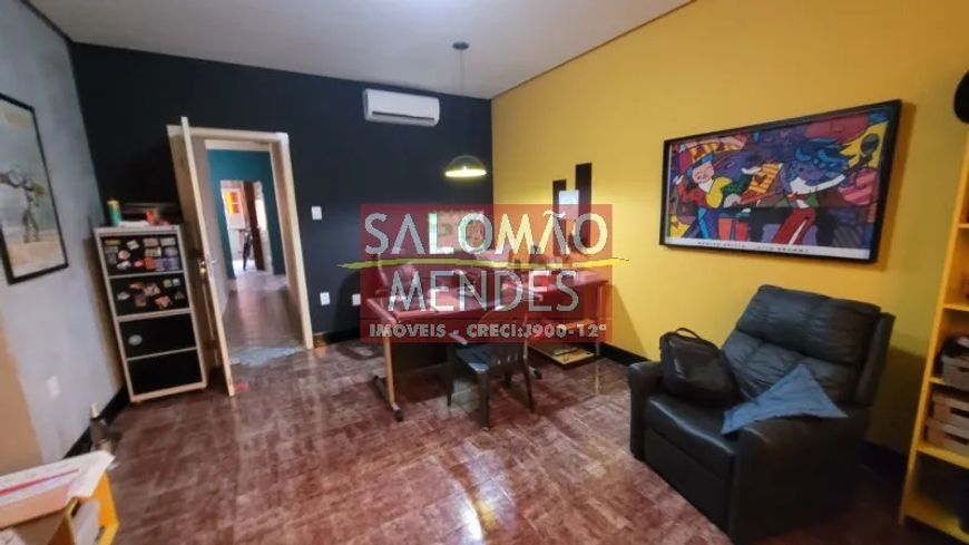 05 vagas, 335m2 construídos, 3 suítes + gabinete,