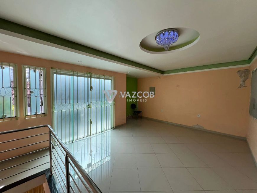 Casa de dois pavimentos no Marco