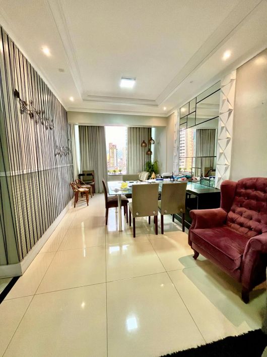 Vendo Apartamento na Batista Campos - Reformado - 140 m2 - Andar alto - 3 Suites