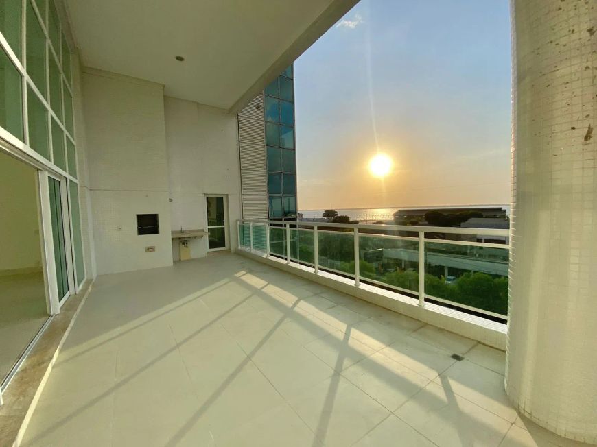 Vendo lindo apartamento com vista para Baía com lazer completo, 4 suítes e 4 vagas de garagem, 331m2