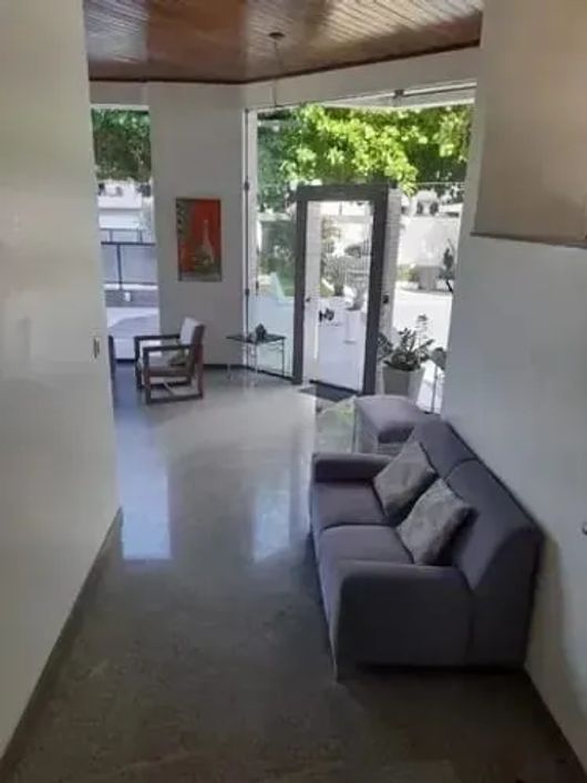 Vende-se Apartamento Mobiliado no Ed. Malaga