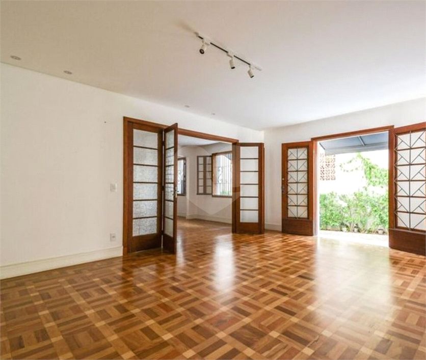 Térrea para venda tem 500 metros quadrados com 4 quartos em Perdizes - São Paulo - SP