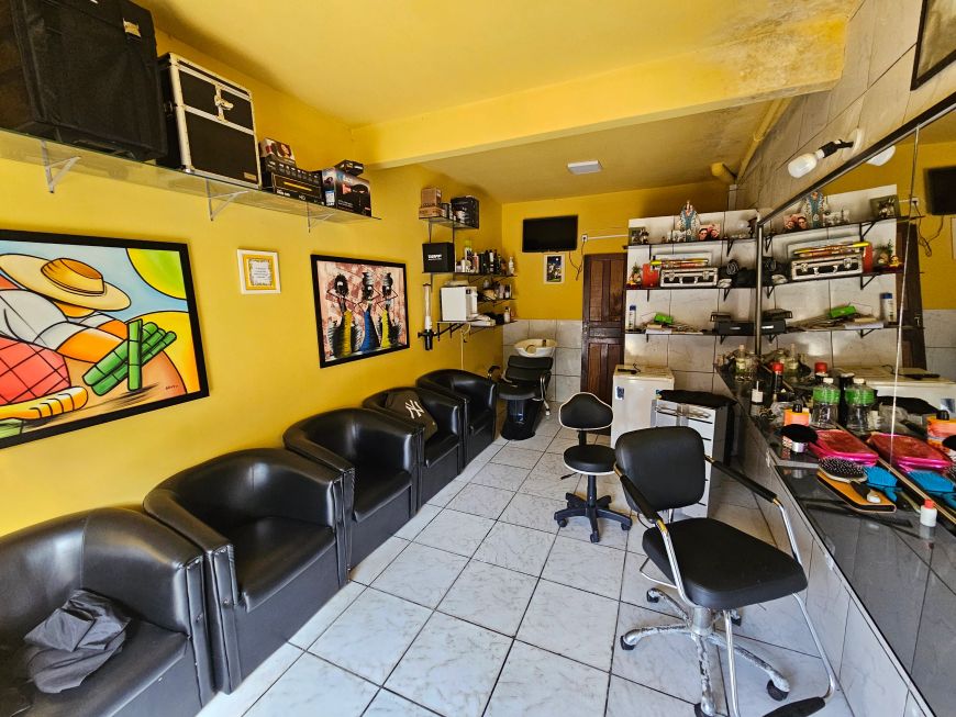 VENDO CASA 2 PAVIMENTOS EM FRENTE AO MANGUEIRÃO