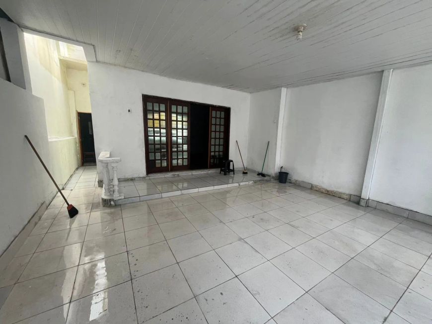 Vendo Casa no Umarizal com 3 Quartos, Aceita financiamento, Apenas 1 quadra da Doca