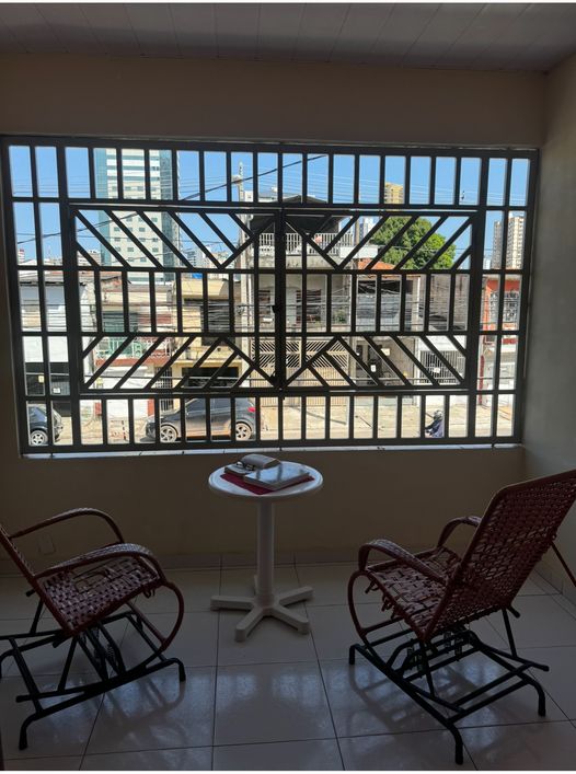 Vendo uma excelente casa com 4/4 ótimo localização