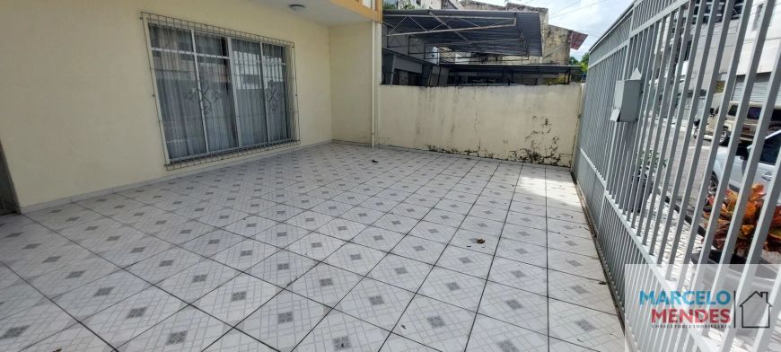 Casa em alameda com portaria com 4/4 s/ 1 suíte 3 vgs garagem na Magalhães Barata