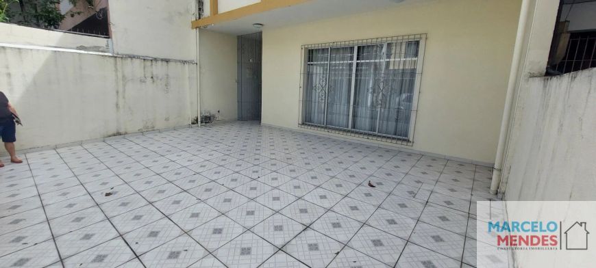 Casa em alameda com portaria com 4/4 s/ 1 suíte 3 vgs garagem na Magalhães Barata