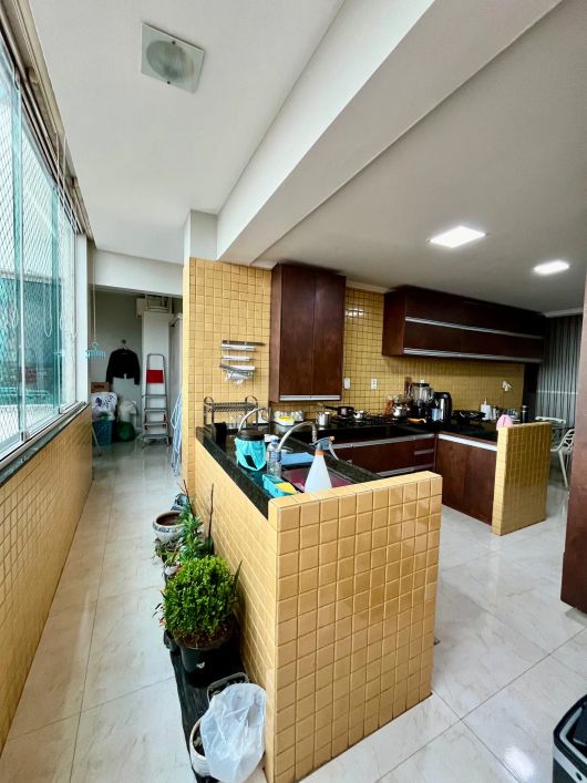 Apê com 3 suítes, 03 vagas, 140 metros na Batista Campos