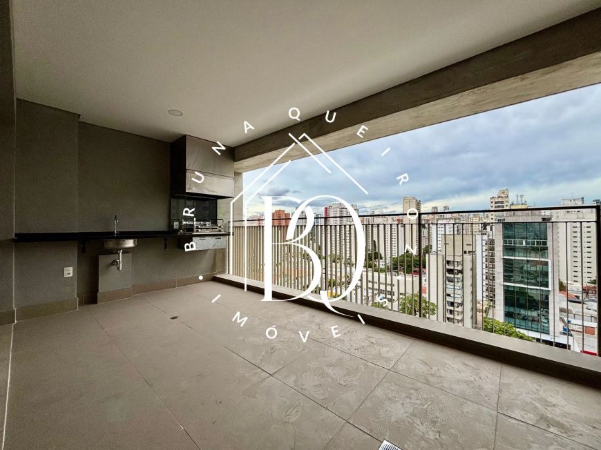 Apartamento à venda em Moema com 102 metros quadrados, 2 suítes, 2 vagas e hall social privativo.