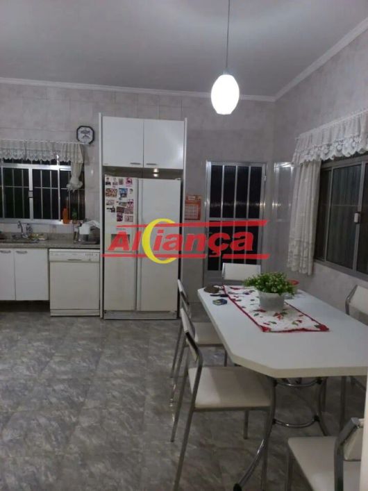 Sobrado 3 quartos (1 Suíte) Jd. Pinhal / Paraventi - 3 Vagas com Churrasqueira