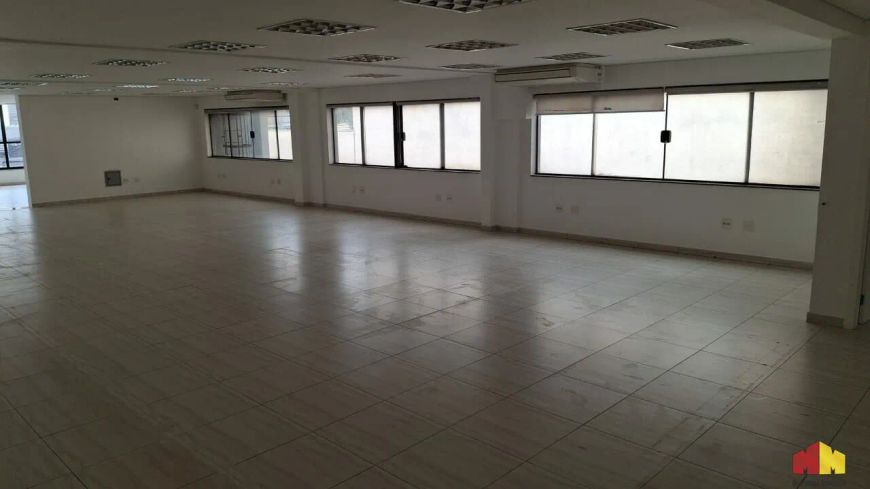 PRÉDIO COMERCIAL PARA LOCAÇÃO PRÓXIMO À PRAÇA SILVIO ROMERO!