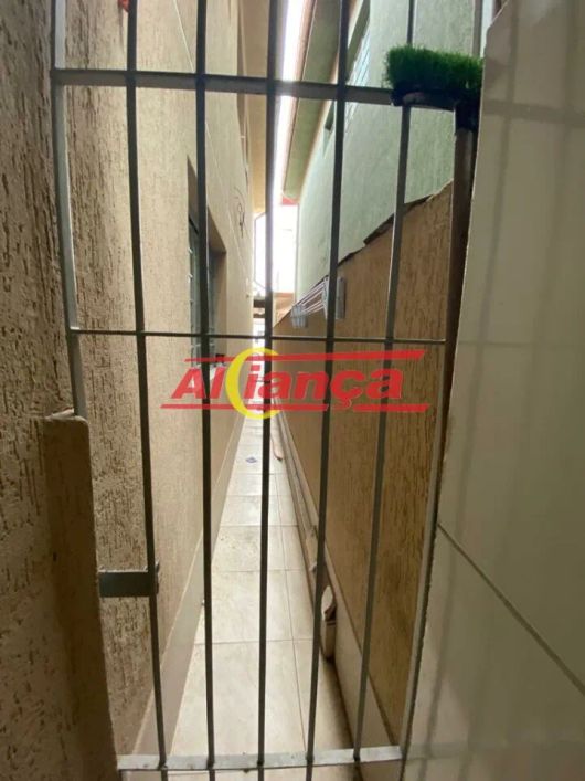 Sobrado com 3 dormitórios, sala de estar e sala de jantar,
