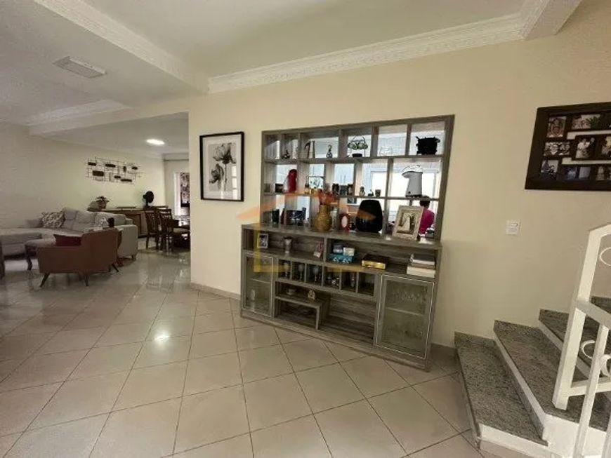 Venda de Casa em Condominio em Guarulhos-SP, bairro Torres Tibagy com 240m² Área Const. e 240m² Área