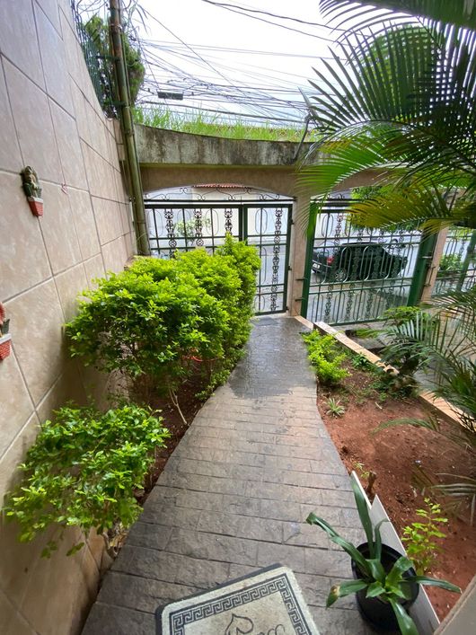 Casa para venda possui 400 metros quadrados com 4 quartos em Jardim Santa Clara - Guarulhos - SP