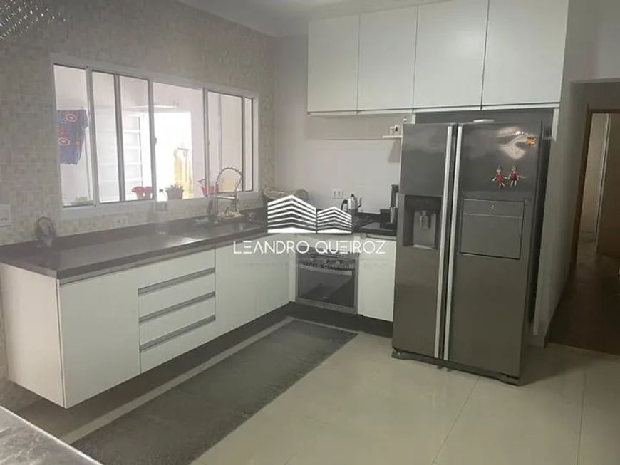 Casa à Venda em Guarulhos bairro Gopouva com 126m², 2 dormitórios, 1 suíte, 2 salas e 2 vagas!!! EST