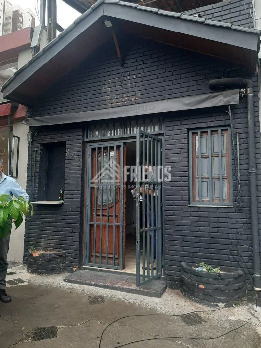 SOBRADO PARA LOCAÇÃO COMERCIAL COM 3 SALAS, 3 BANHEIROS, COZINHA INDUSTRIAL, SALÃO AMPLO COM ACESSI