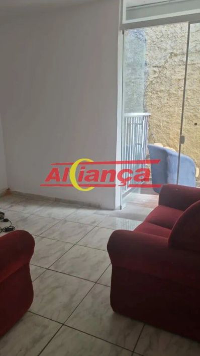 **Oportunidade Única: Sobrado Comercial no Jardim Moreira - Guarulhos**