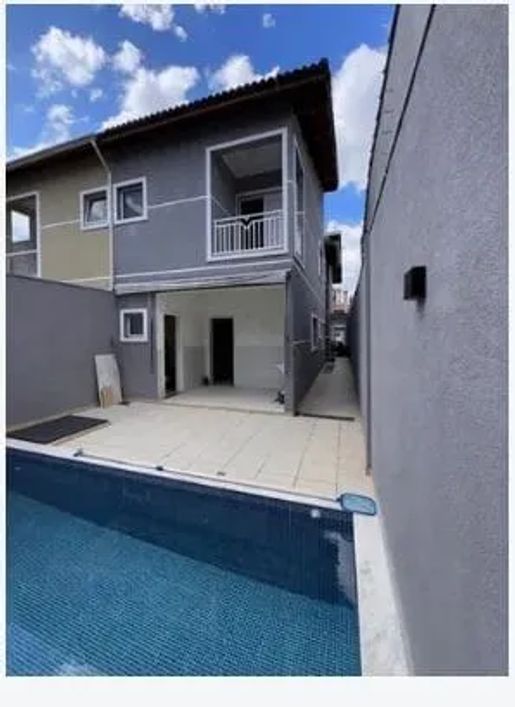 Excelente sobrado à venda, totalmente reformado, com piscina, na região do Jardim Vila Galvão, Guar
