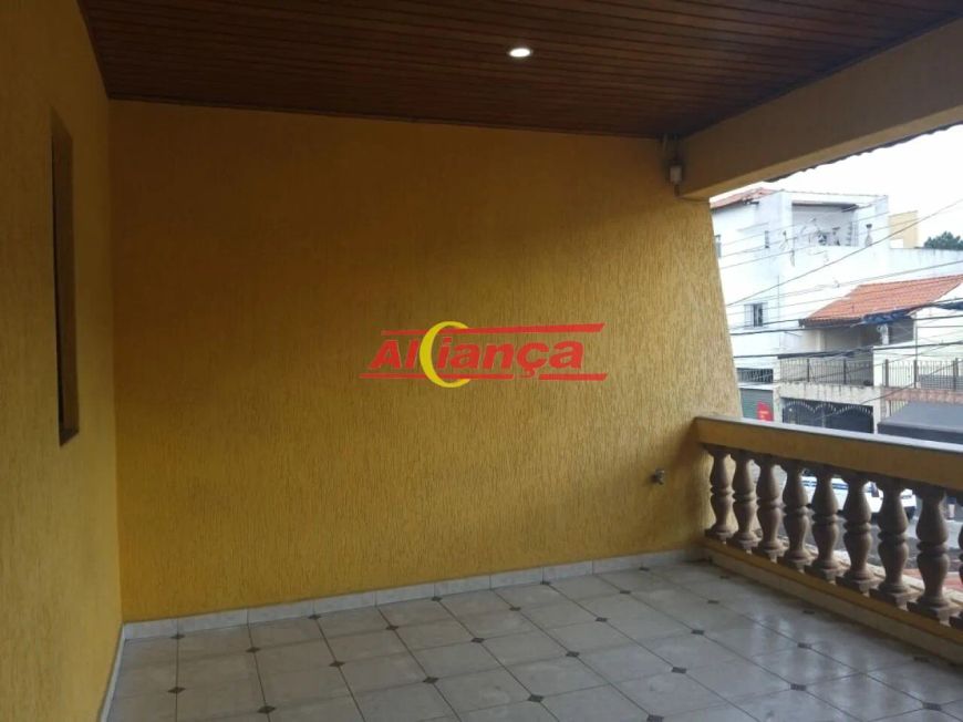 Sobrado vago com 03 quartos sendo 1 suíte, 02 vagas , cozinha planejada, ampla área de lazer, excele