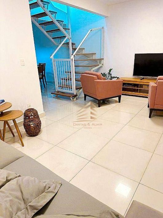 Vendo Sobrado em Condomínio Fechado próximo ao Bosque Maia com 3 dormitórios - Parque Renato Maia -