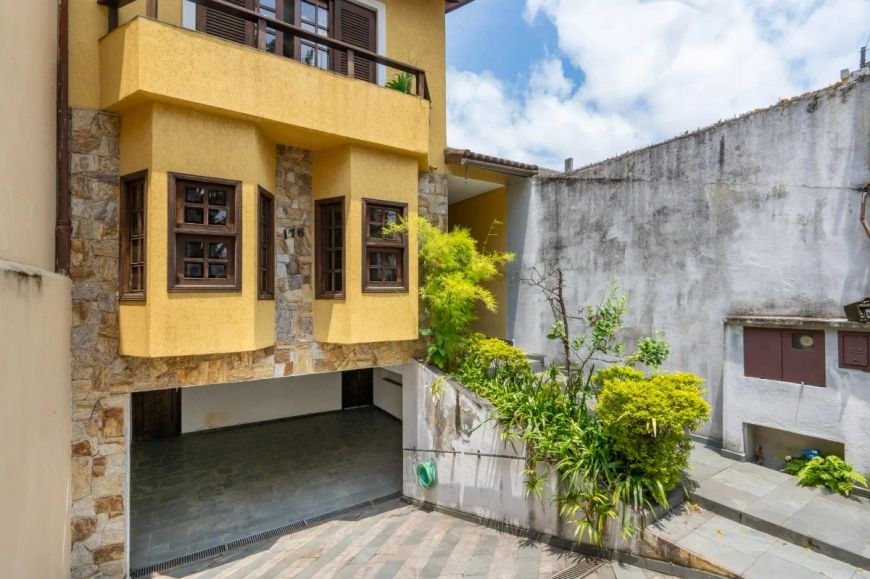 Sobrado para venda com 3 quartos, sendo 1 suíte, 191m²
