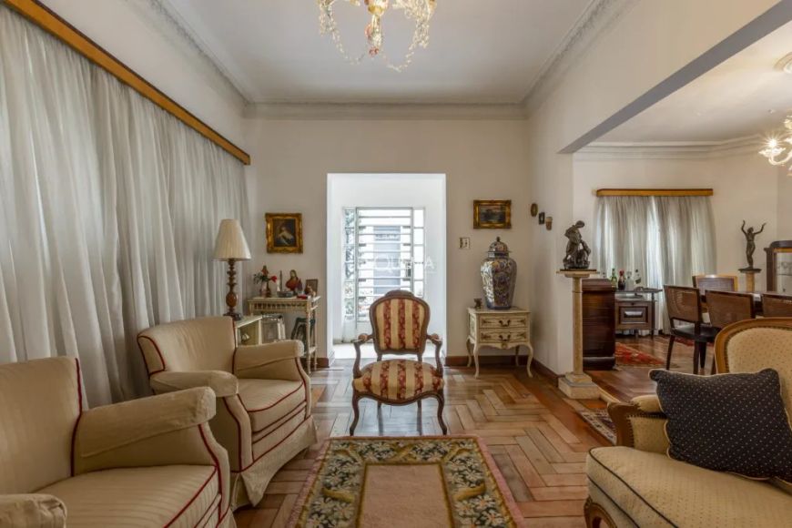 Casa bem localizada para reforma