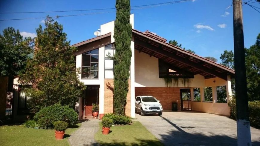 Sobrado em Portal dos Gramados com 650.00 m² , 4 quarto(s) , 3 suíte(s) , 4 vaga(s).
