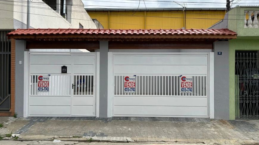 More a 200 metros do Bosque Maia – Casa Térrea Reformada no Parque Renato Maia com Conforto, Sofist