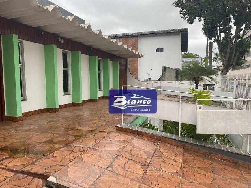 Vende casa com piscina! Rua de cima do Bosque Maia com linda vista para a natureza!!