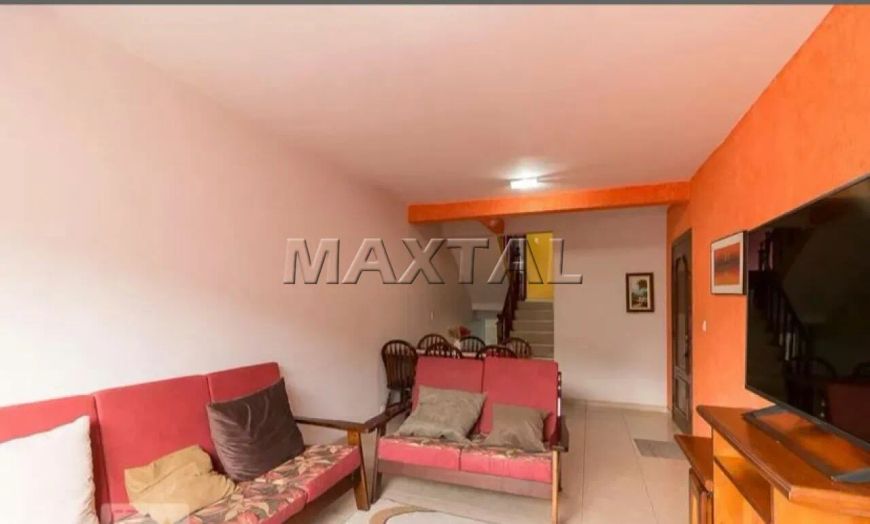Casa com 3 quartos sendo 1 suíte à venda em Jardim Rosana, Guarulhos, 246m², próximo a UBS.