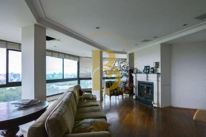 Cobertura com 681 m², 5 quartos sendo 4 suítes à venda no bairro Paraíso.