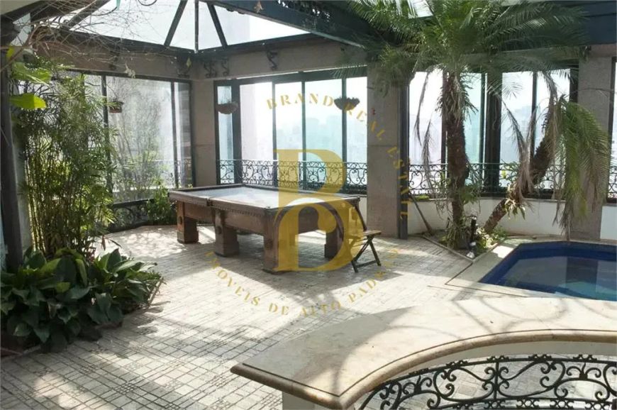 Cobertura com 681 m², 5 quartos sendo 4 suítes à venda no bairro Paraíso.