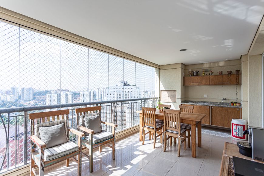 Apartamento a venda na Rua Sócrates com 3 dorms, 1 suíte, 3 vagas, 120m², varanda gourmet!