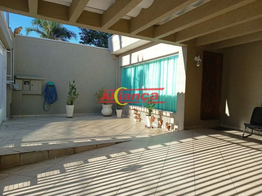 Casa Térrea à Venda, 3 suítes, 300m² - Vila Milton - Guarulhos/SP