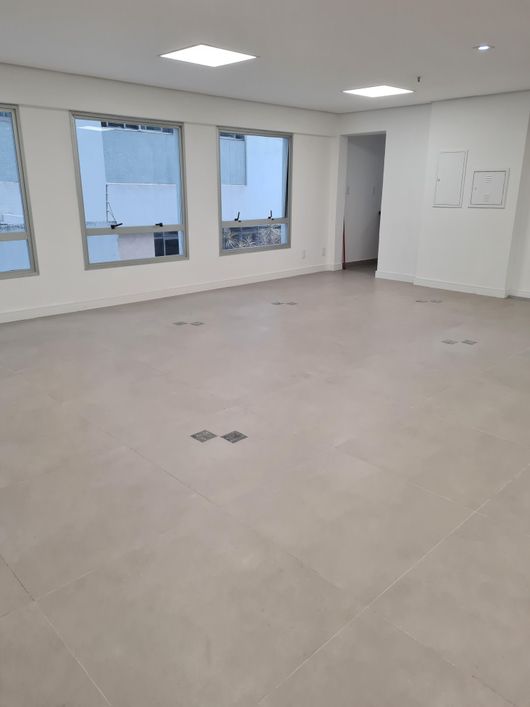 Sala Comercial Corporativa para alugar com 94 m², 3 WC(s) e Copa