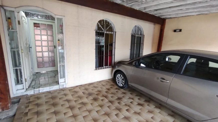 Casa térrea à venda no Jardim Santa Mena, em Guarulhos