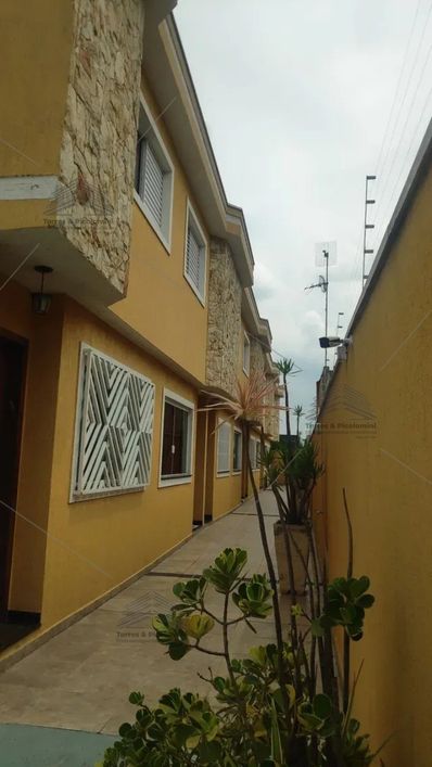 Sobrado a venda, condomínio fechado, 2 quartos, 2 banheiros, garagem, próximo shopping Aricanduva